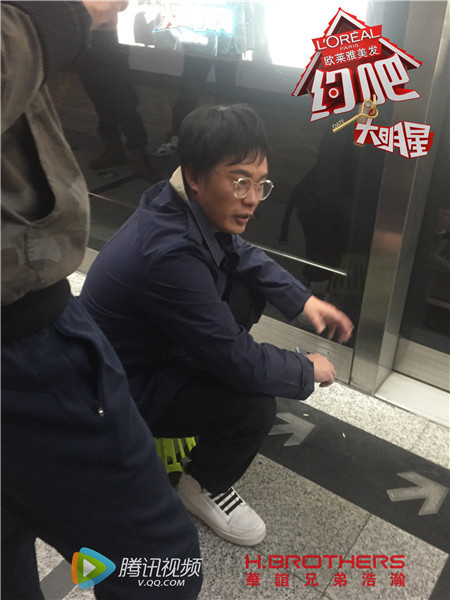 陈赫《约吧！大明星》乔装挤地铁 网友：这是谁