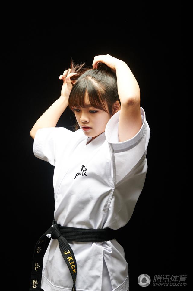 韩国2米18搏击巨兽女友竟是1米55美女萝莉