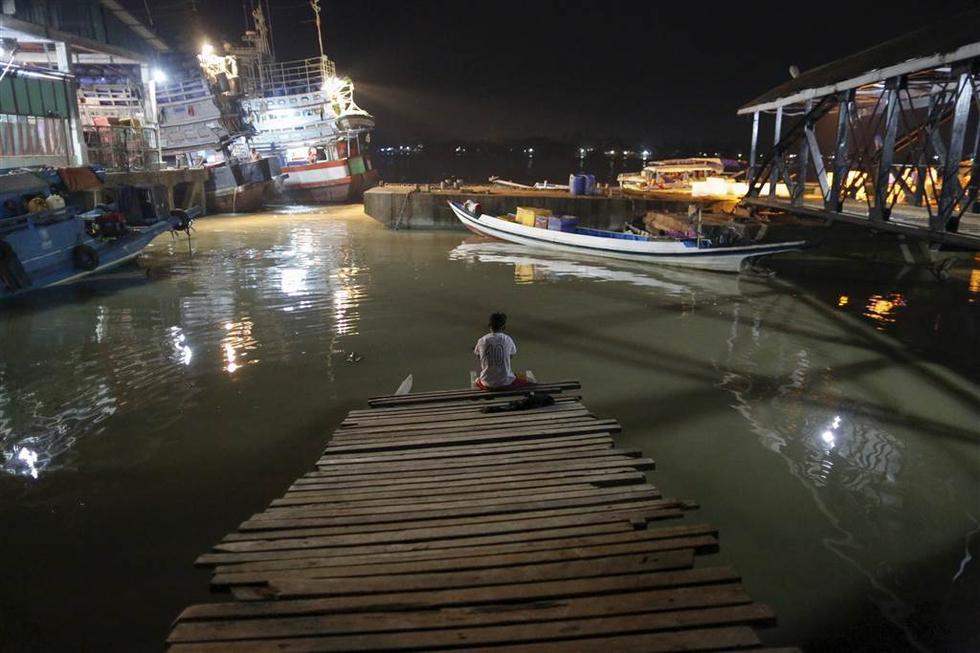 缅甸经济繁荣背后：大量童工熬夜干重活 (组图)