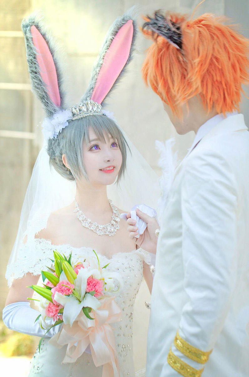美炸了!萌系少女cos《疯狂动物城》婚纱版同人造型