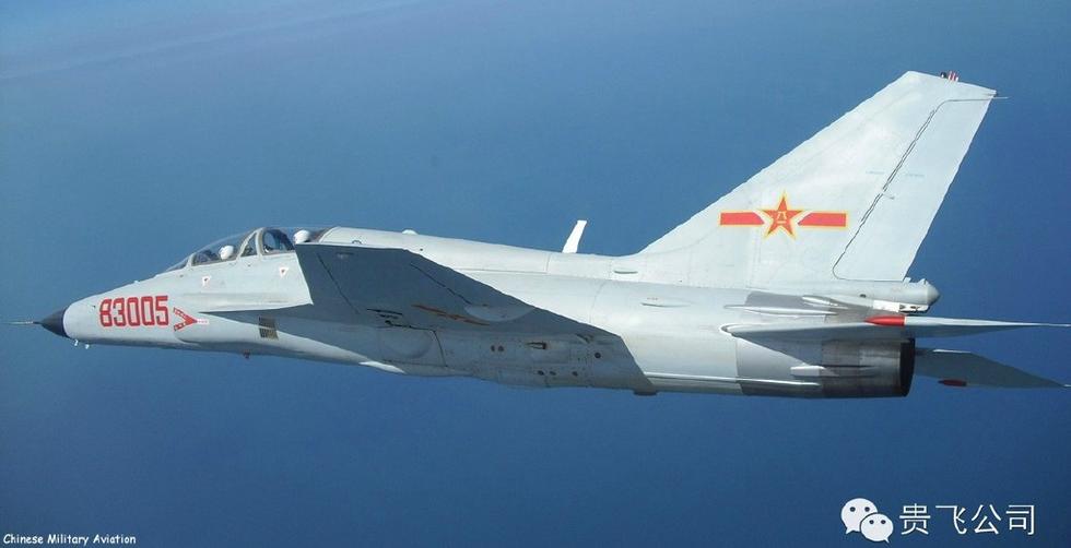 教练-9,又名ftc-2000 山鹰,为双座喷气式高级教练机,也称"高教9",由