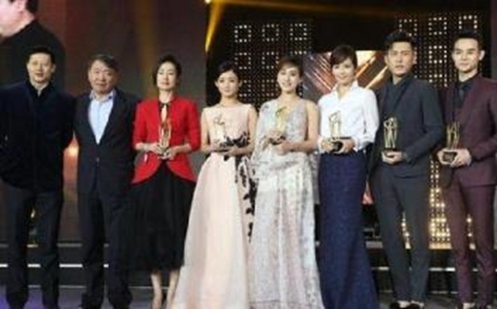  刘涛晒与靳东合影  网友:安迪和老谭配一脸! - 中