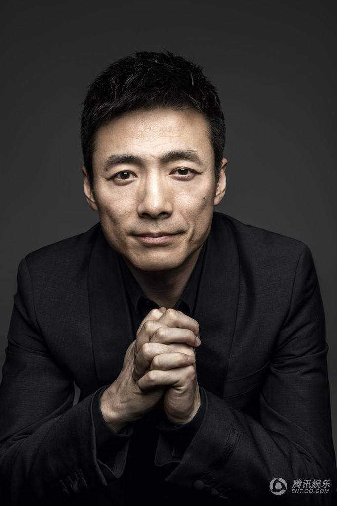 组图: 祖峰时尚大片曝光  深沉内敛散发男人魅力