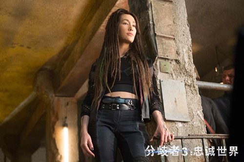 《分歧者3》Maggie Q谈“翻墙” 挑战体力极限