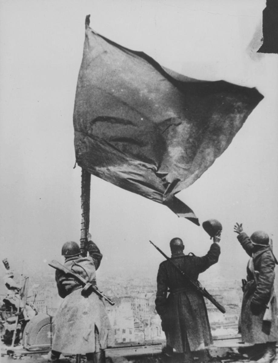 组图:1945年5月苏联红军在国会大厦庆祝胜利