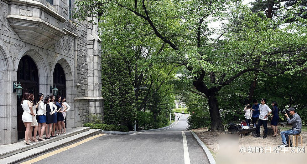 韩国梨花女大学生拍毕业照短裙长腿吸睛 Acfun弹幕视频网 认真你就输啦 W ノ つロ