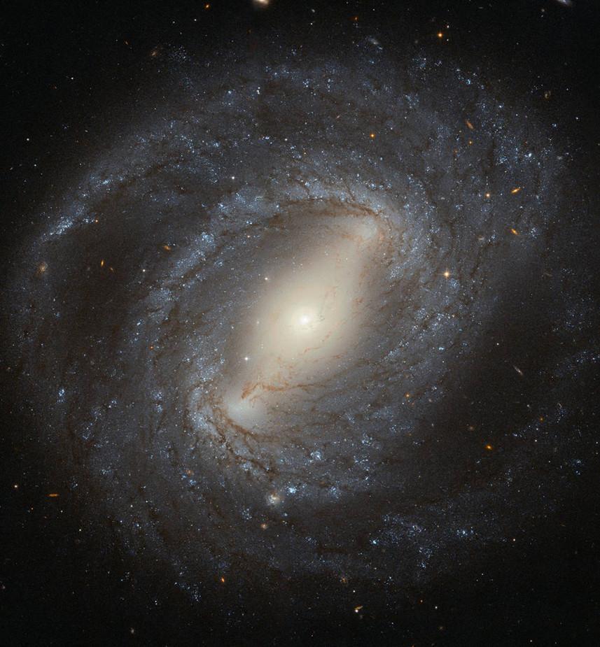 nasa拍银河系外迷人螺旋星系 遥远而美丽
