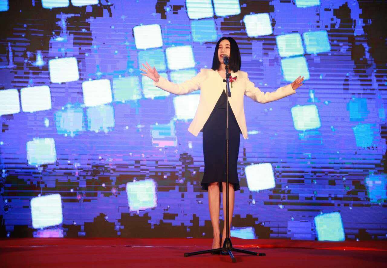 尚雯婕现身联合国水发展报告会 英法双语发言