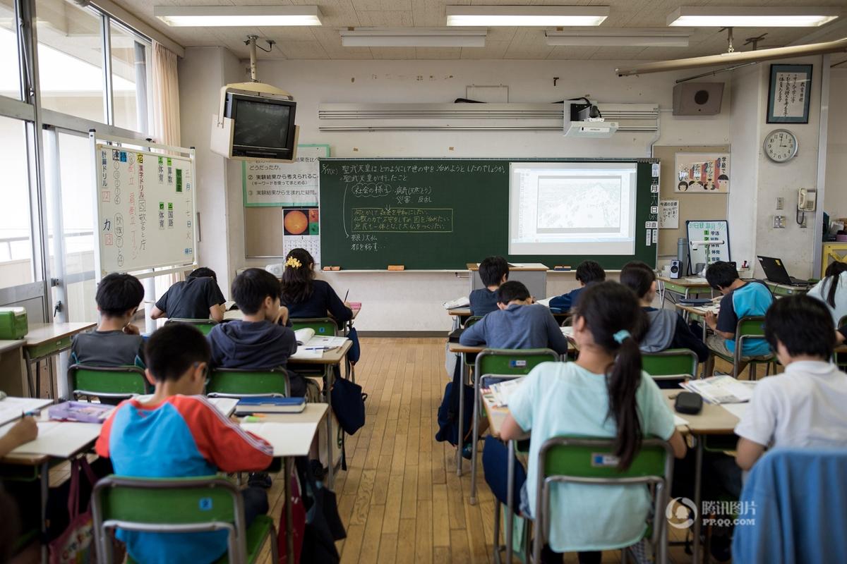 日本小学使用电脑代替教科书
