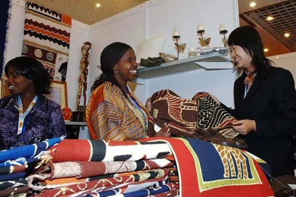 120亿美元经济援助_特朗普提供120亿美元援助美国农民 以便有时间谈判达成贸易协议