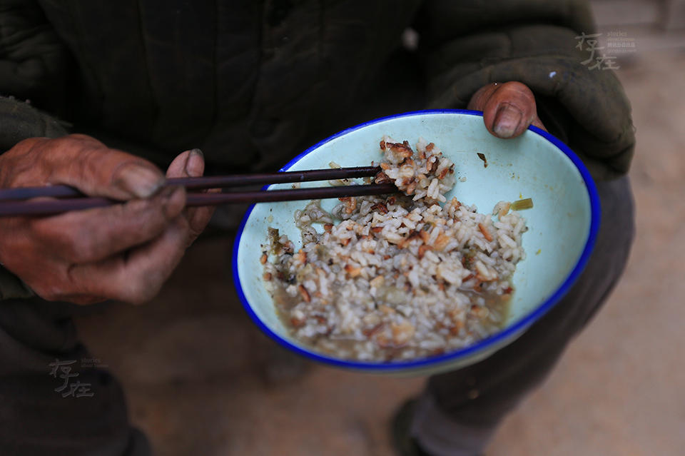 老年人口容易陷入贫困的_老年微信头像