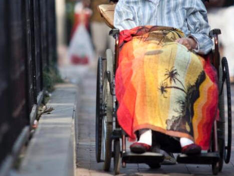 上海失能失智老人逾63万 社区日间托老机构正