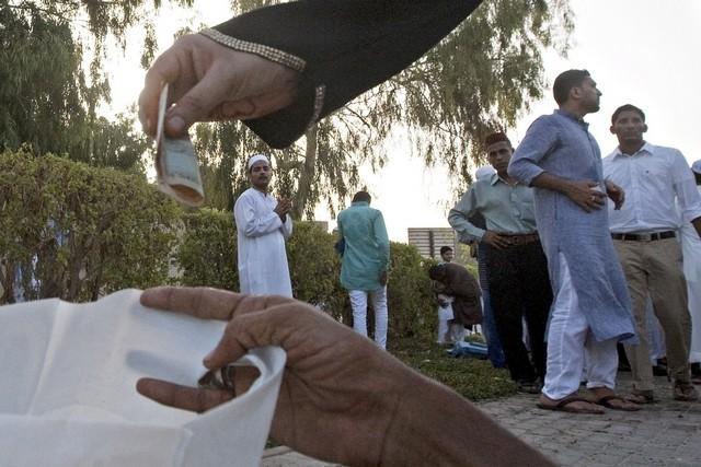 迪拜乞丐月入47万_乞丐月收入万