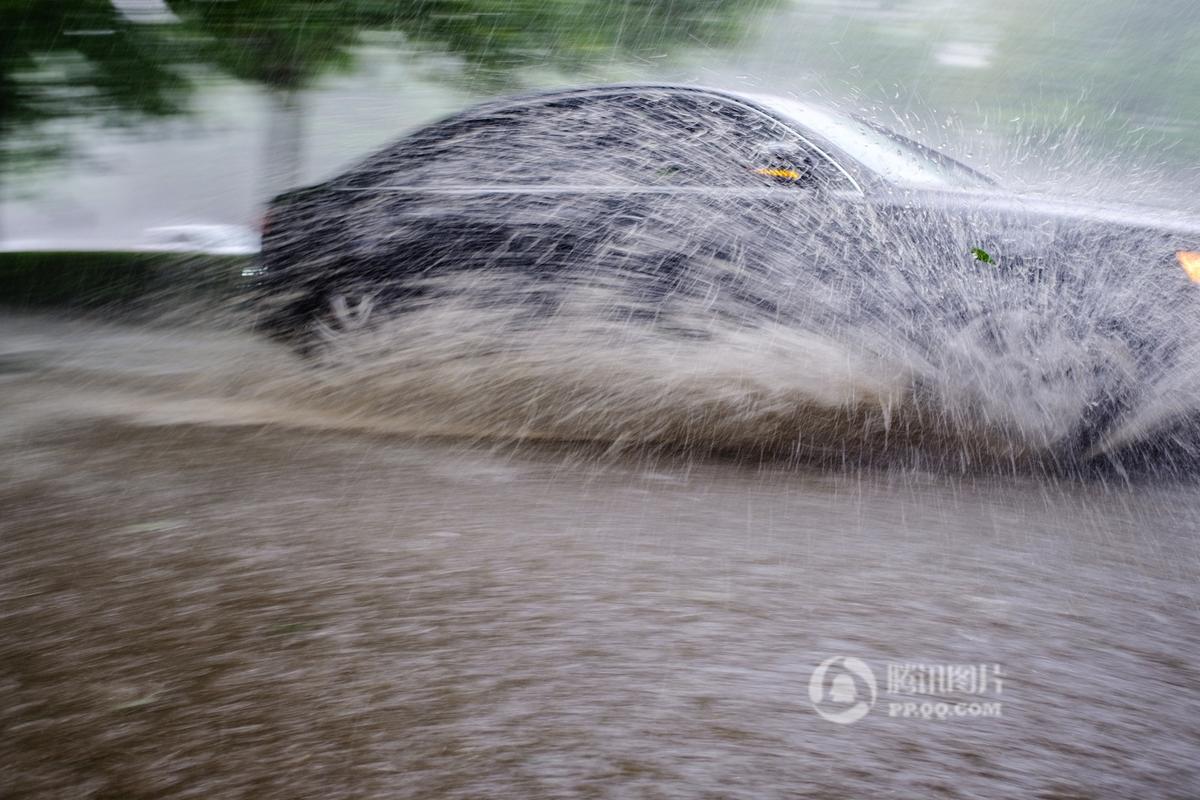 北京迎阵雨天气电闪雷声 局地现冰雹(高清组图)