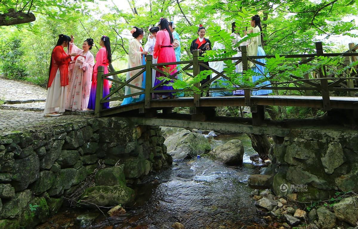 浙江美女推广汉服文化：不再被说成cosplay(组图)