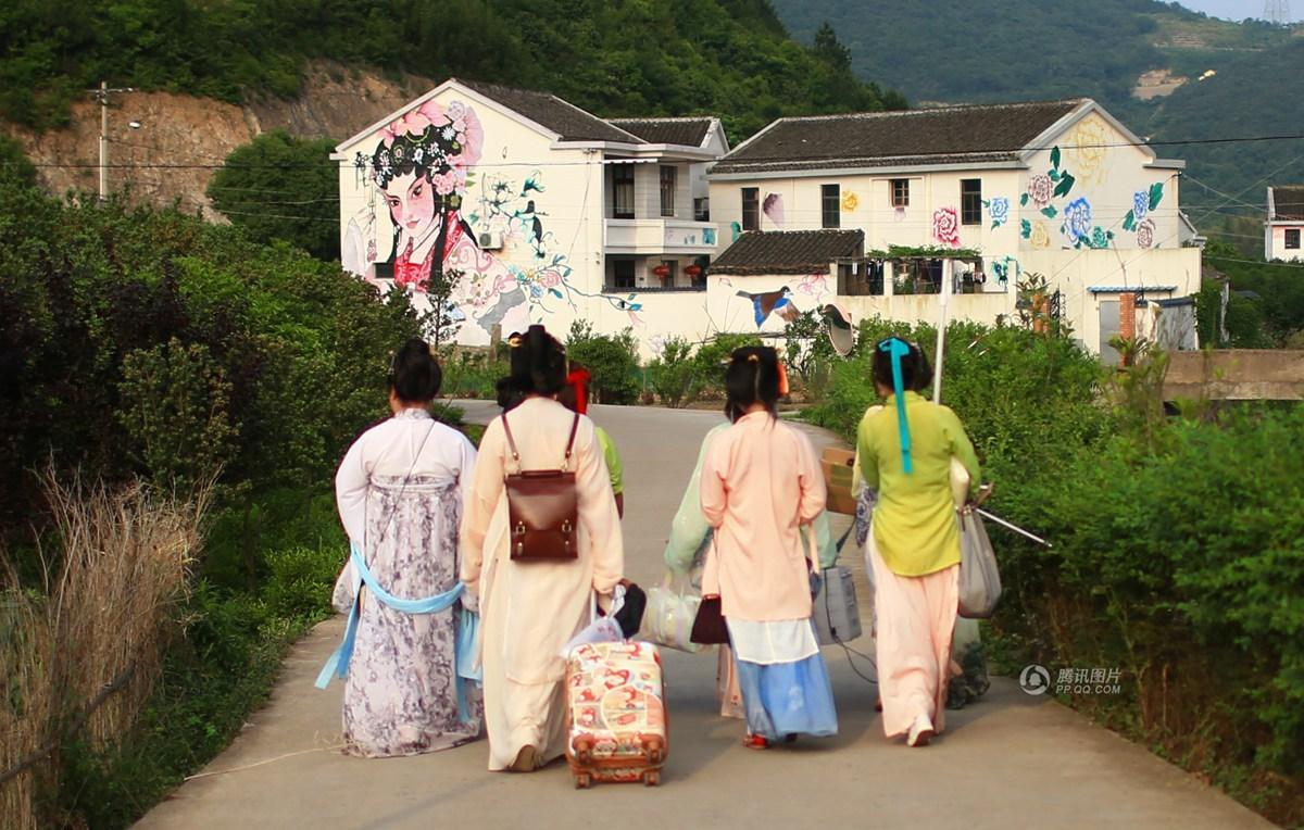 浙江美女推广汉服文化：不再被说成cosplay(组图)