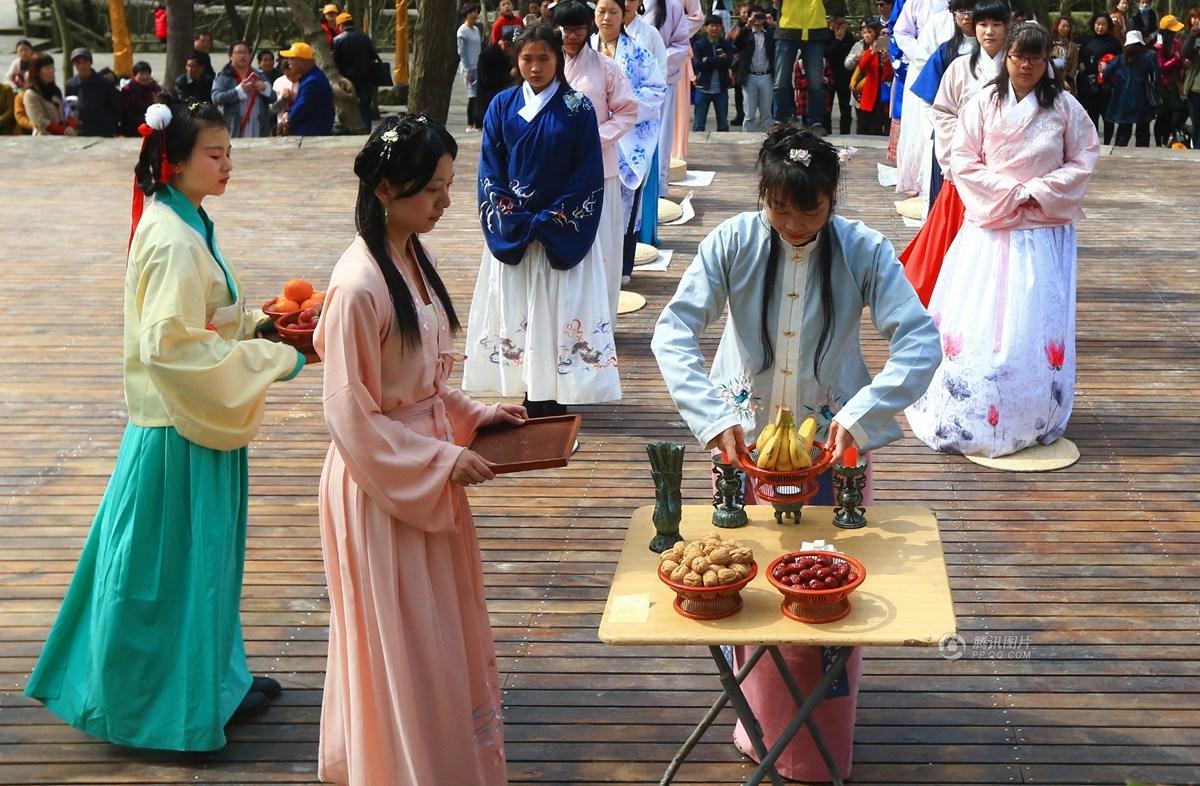 浙江美女推广汉服文化：不再被说成cosplay(组图)