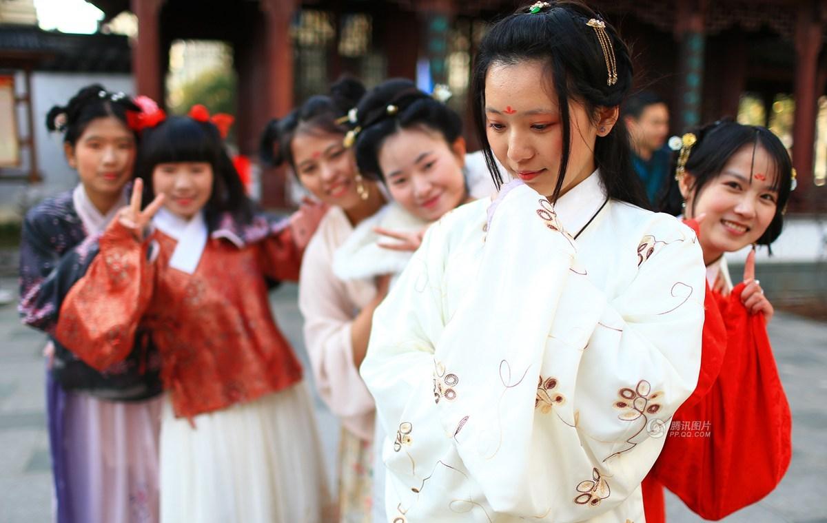 浙江美女推广汉服文化：不再被说成cosplay(组图)