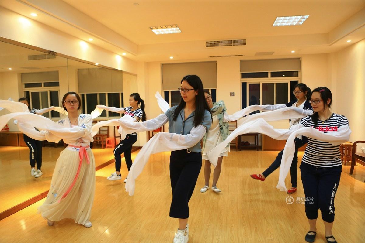 浙江美女推广汉服文化：不再被说成cosplay(组图)