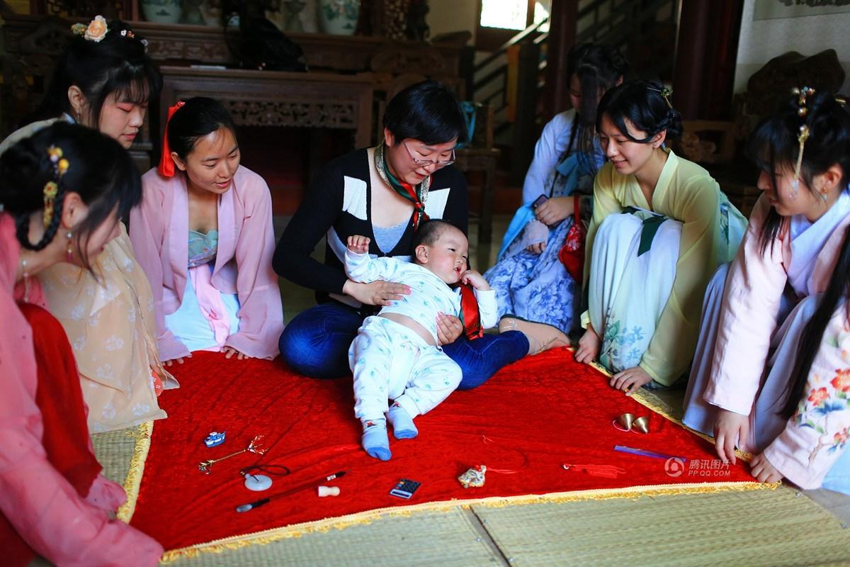 浙江美女推广汉服文化：不再被说成cosplay(组图)