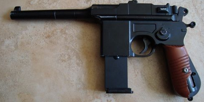 女子带手枪进法院 安检时称是玩具枪忘取出