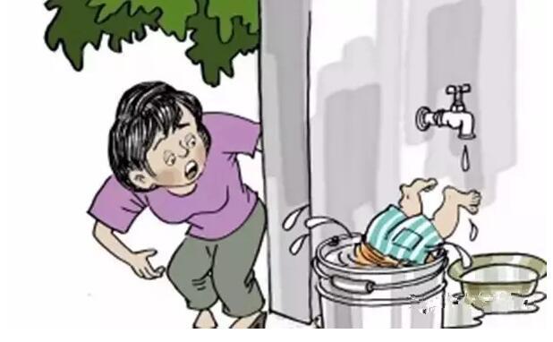 滚烫的热水浇向郑州3岁女童 女孩差点昏厥