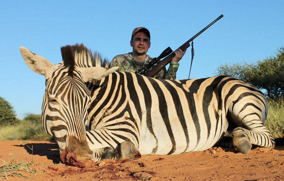 瑞典男子晒非洲打猎照 称狮子肉最好吃 - AcFun弹幕视频网 - 认真你就输啦 (ω)ノ- ( ゜- ゜)つロ