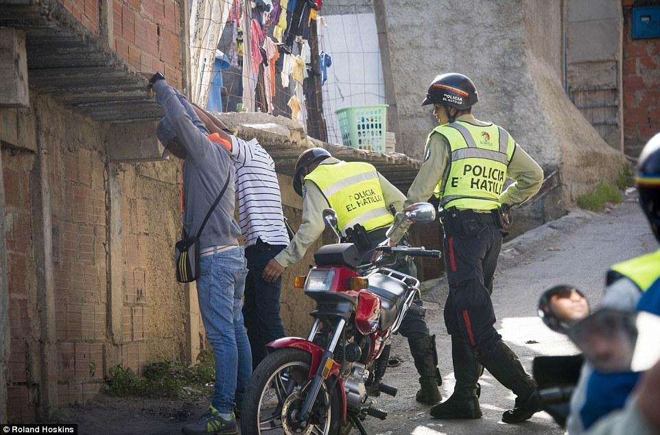 揭委内瑞拉黑帮：最小成员10岁 绑一票十几万(图)