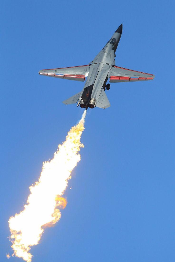 组图:火烧屁股算什么?F-111空中大秀喷火绝技