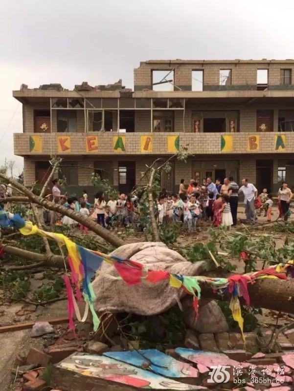 江苏阜宁等地突遭12级大风冰雹袭击 有村民被埋(图) - 友易 - 友易3拜望好友,欣赏佳作! 江苏阜宁等地突遭12级大风冰雹袭击 有村民被埋 - 海阔山遥 - .