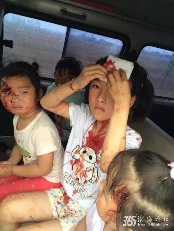 江苏阜宁等地突遭12级大风冰雹袭击 有村民被埋(图) - 友易 - 友易3拜望好友,欣赏佳作! 江苏阜宁等地突遭12级大风冰雹袭击 有村民被埋 - 海阔山遥 - .