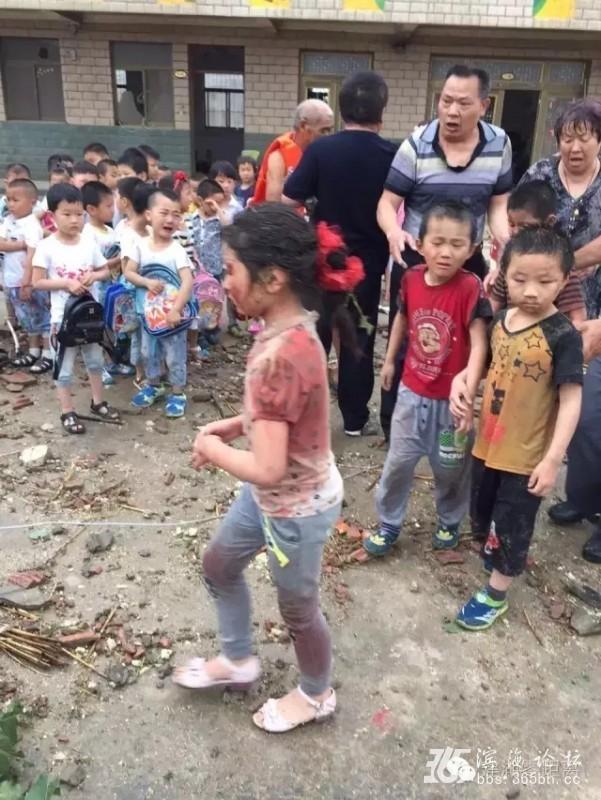 江苏阜宁等地突遭12级大风冰雹袭击 有村民被埋(图) - 友易 - 友易3拜望好友,欣赏佳作! 江苏阜宁等地突遭12级大风冰雹袭击 有村民被埋 - 海阔山遥 - .