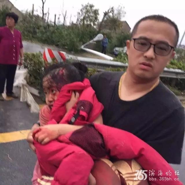 江苏阜宁等地突遭12级大风冰雹袭击 有村民被埋(图) - 友易 - 友易3拜望好友,欣赏佳作! 江苏阜宁等地突遭12级大风冰雹袭击 有村民被埋 - 海阔山遥 - .