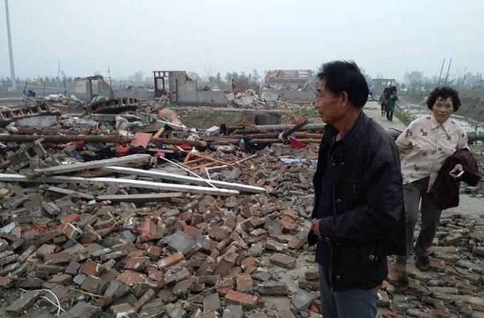 江苏阜宁等地突遭12级大风冰雹袭击 有村民被埋(图) - 友易 - 友易3拜望好友,欣赏佳作! 江苏阜宁等地突遭12级大风冰雹袭击 有村民被埋 - 海阔山遥 - .