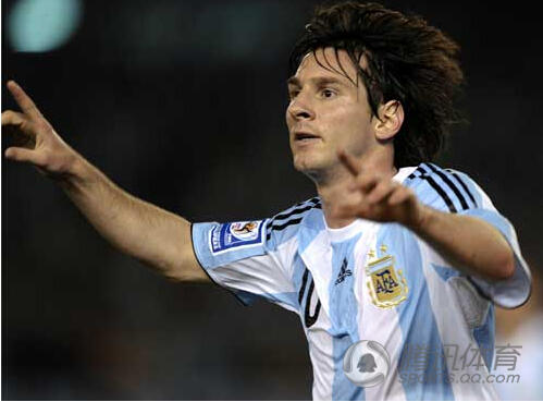 .在阿根廷对阵委瑞内拉的比赛中,这也是马拉多