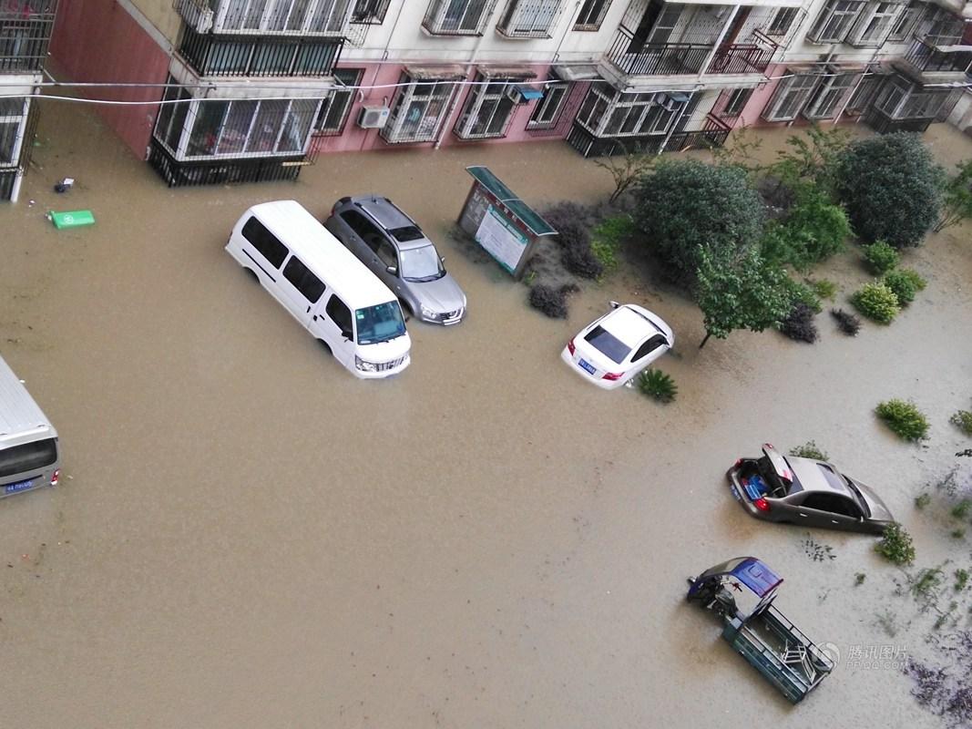 武汉暴雨!围墙坍塌8人遇难 隧道滑坡被堵(多图)