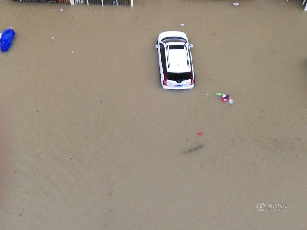 武汉暴雨!围墙坍塌8人遇难 隧道滑坡被堵(多图)