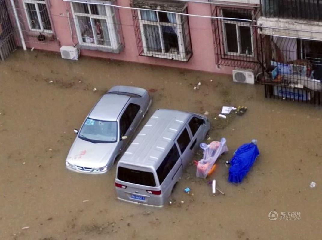 武汉暴雨!围墙坍塌8人遇难 隧道滑坡被堵(多图)
