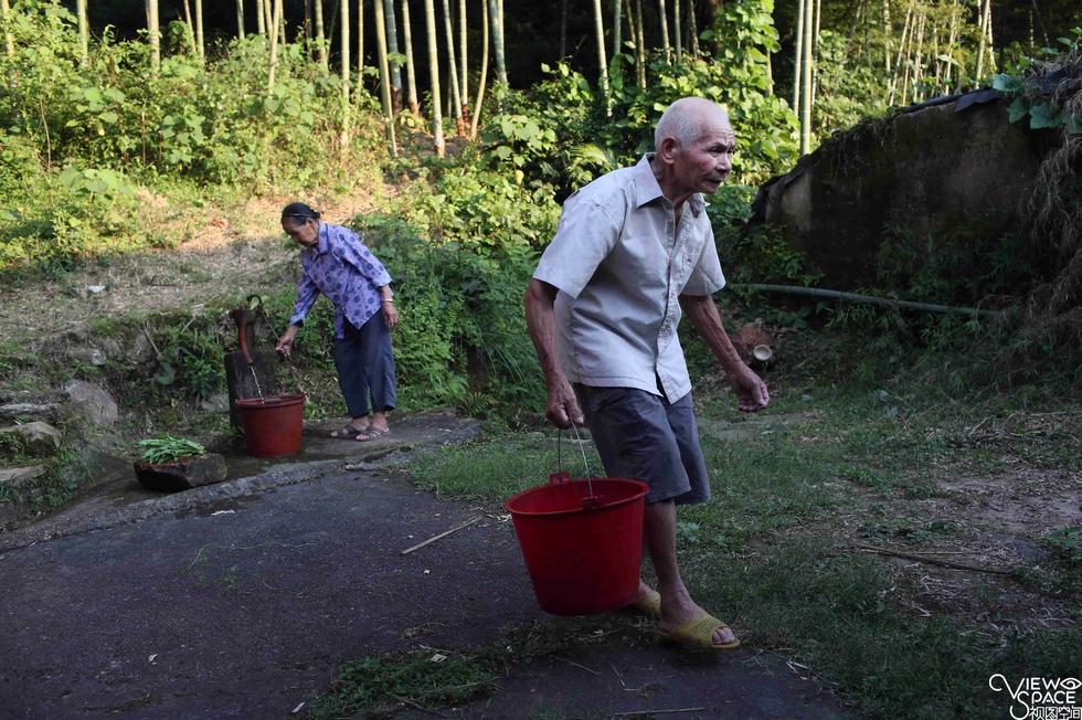 童养媳嫁过门 携手96年 她与老公双双过百岁(图)