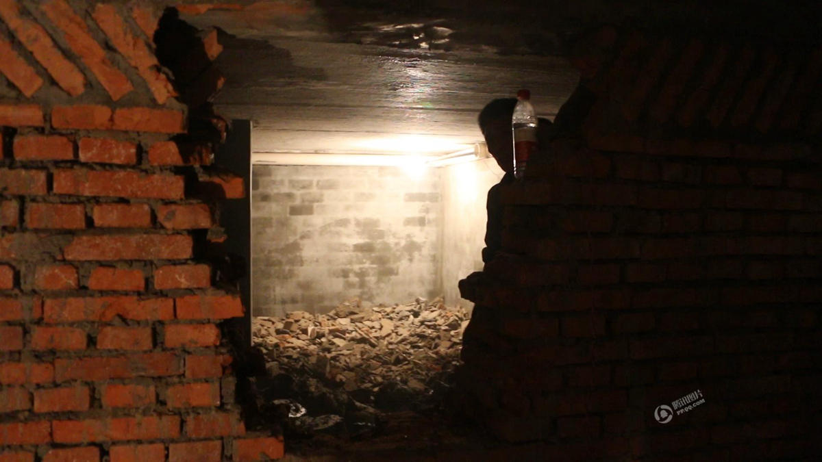 业主将75平房屋挖出50平地下室 致多处裂缝 -