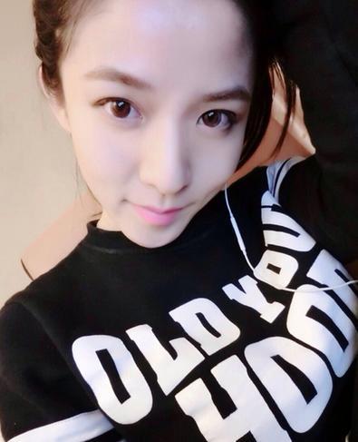 网友评最美炉石女主播 一姐雪妍不敌新派玉女