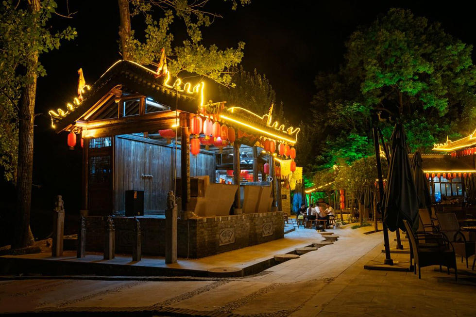 吃美食赏蓝田夜景 夜行白鹿原民俗村