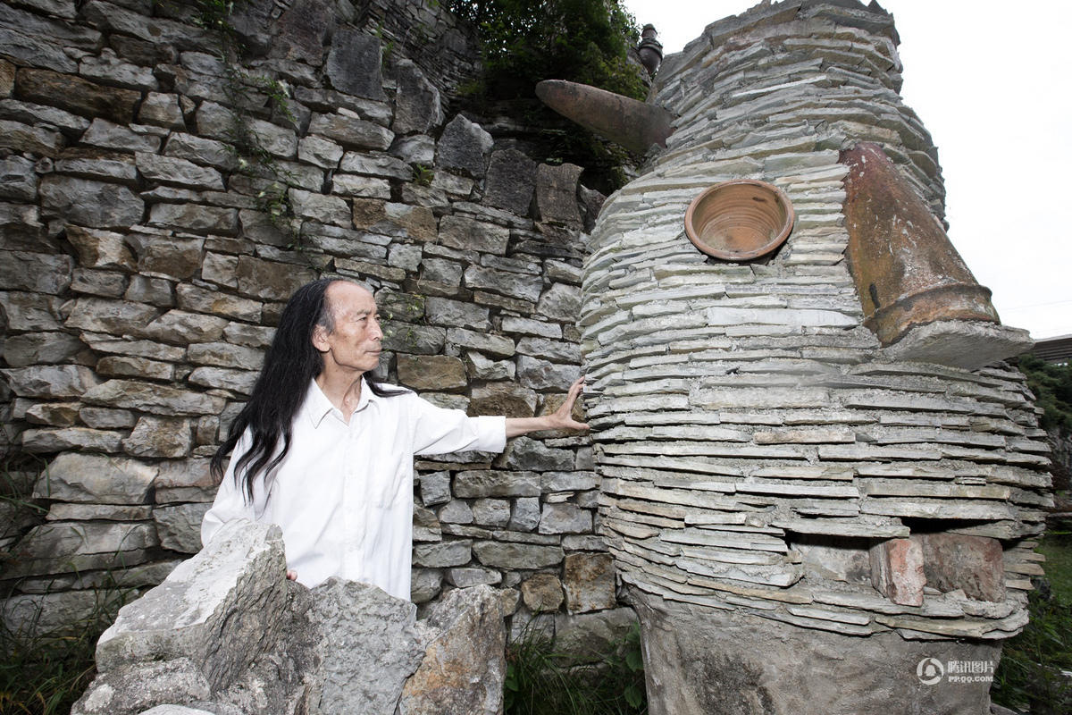 艺术家隐居20年 在贵州山谷建300亩奇幻城堡(图)