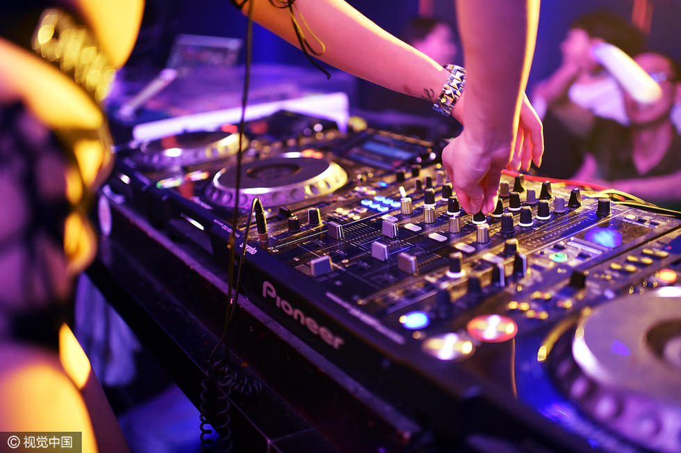 酒吧dj打碟_酒吧dj收入