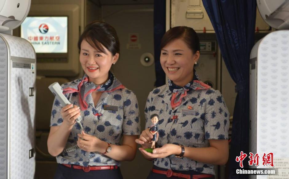 她当了31年空姐 昨天是她的最后一个航班(高清图)