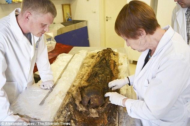 俄罗斯发现800年前小男孩木乃伊 提取DNA“寻亲”