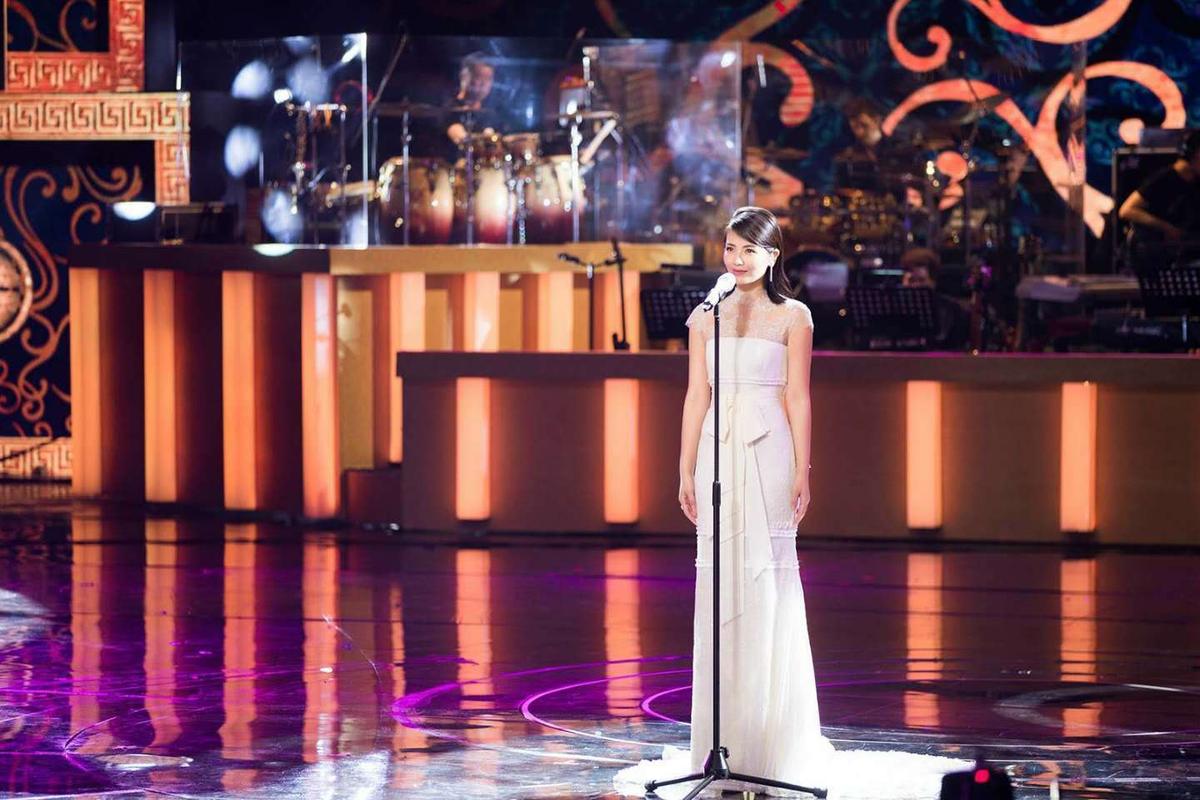 跨界歌王刘涛身披婚纱含泪深情演唱 我终成了