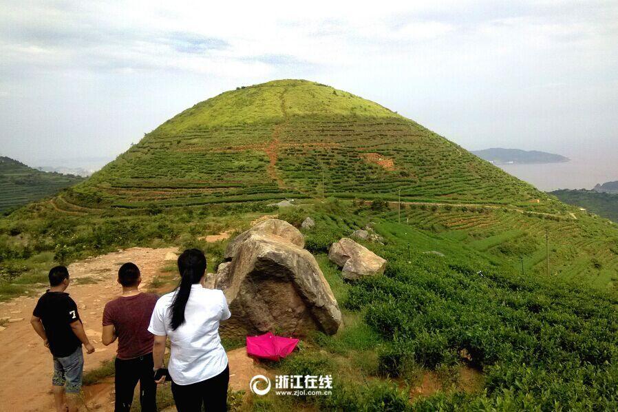 1/4台州玉环地处海岛,镶额村的石峰山火山口是华东地区保存最完整的