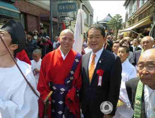 迪拜人均月收入_日本人的平均月收入(3)