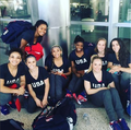 美国体操女队到里约 “高调”自拍秀定位(图) 